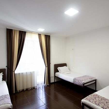 Hotel One Uman Bagian luar foto
