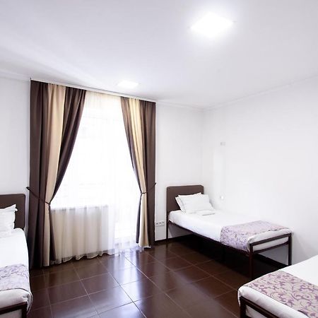 Hotel One Uman Bagian luar foto