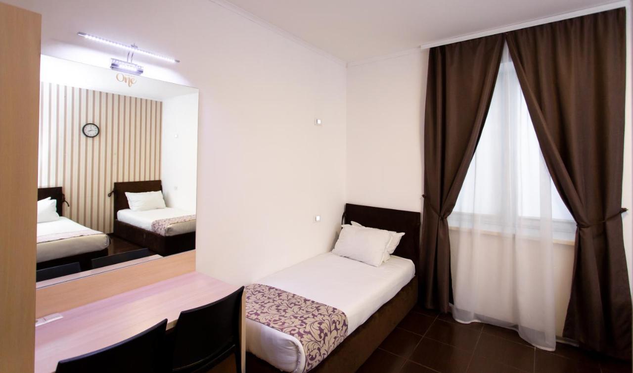 Hotel One Uman Bagian luar foto