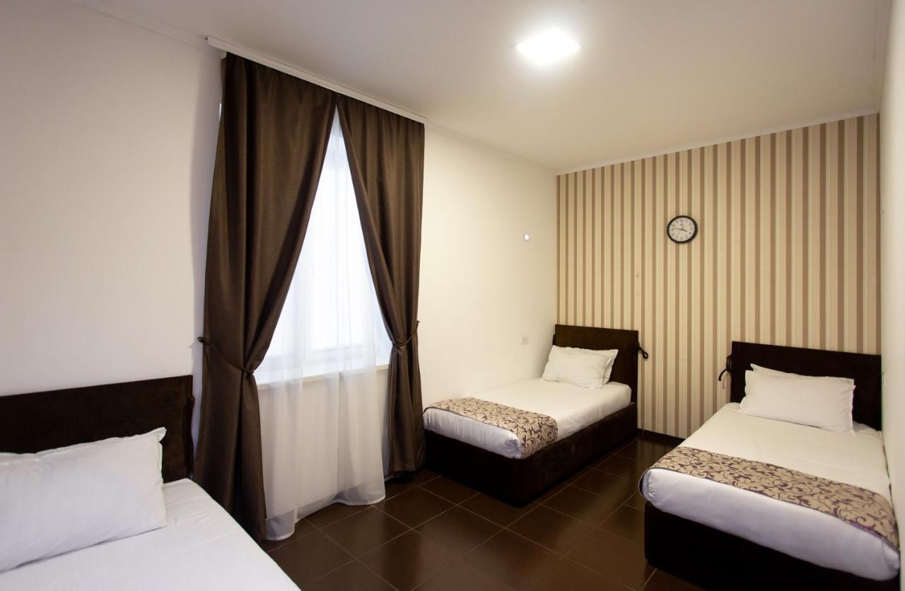 Hotel One Uman Bagian luar foto
