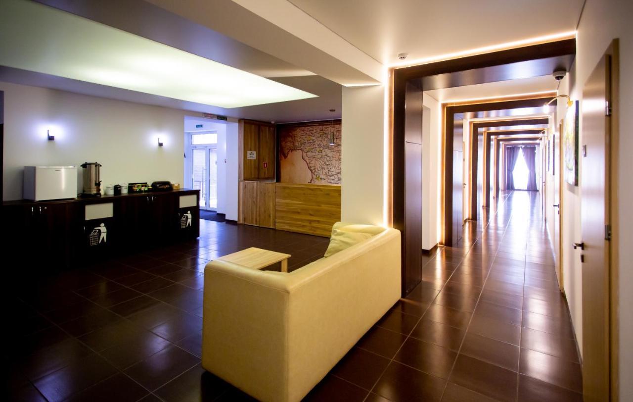 Hotel One Uman Bagian luar foto