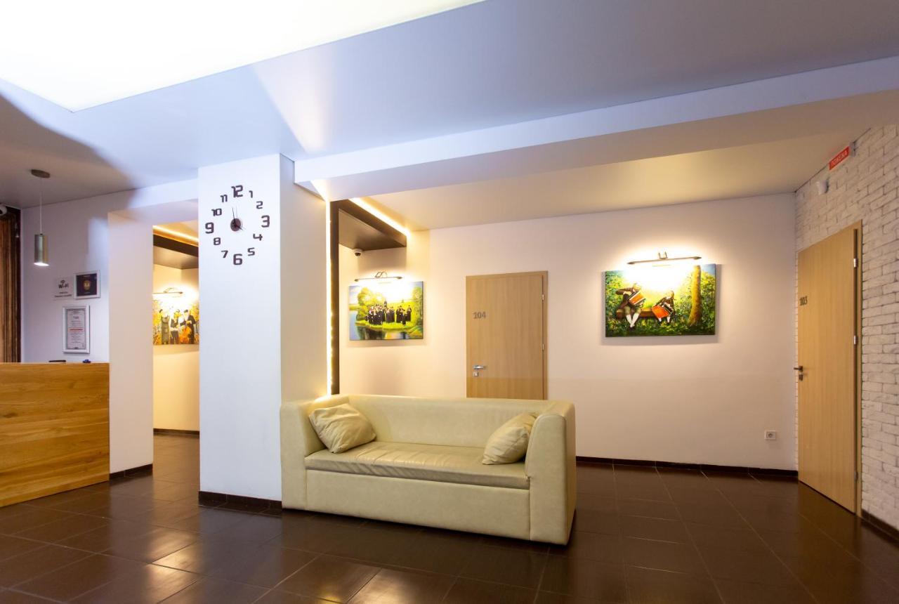 Hotel One Uman Bagian luar foto