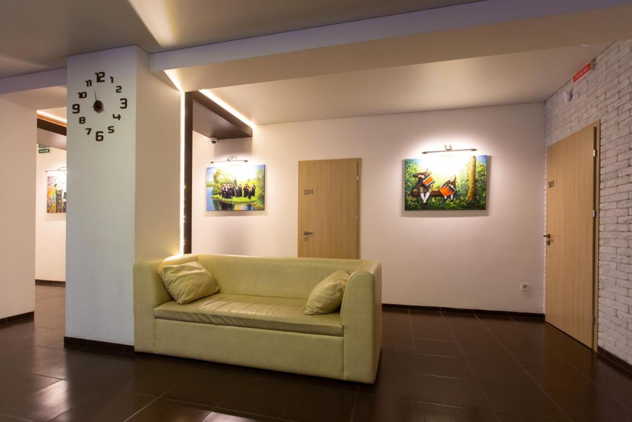 Hotel One Uman Bagian luar foto