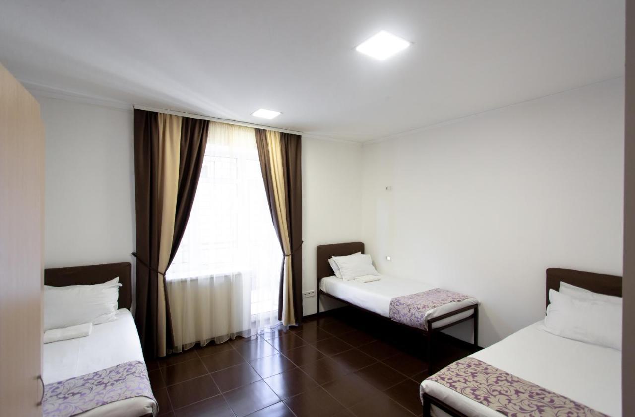 Hotel One Uman Bagian luar foto