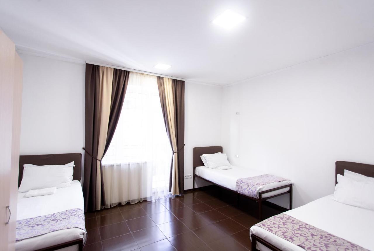 Hotel One Uman Bagian luar foto